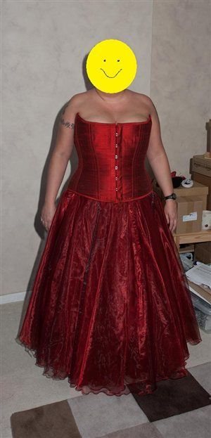 Re: Red wedding dresses - help needed!