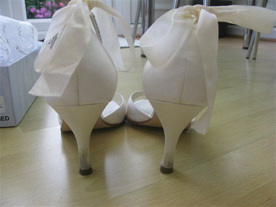 FOR SALE: Gorgeous Wedding shoes, Picture/table number holders, glass tea light holders 
