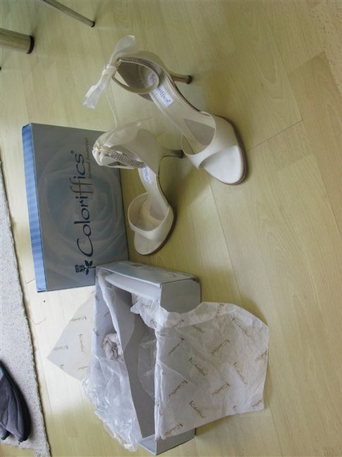 FOR SALE: Gorgeous Wedding shoes, Picture/table number holders, glass tea light holders 