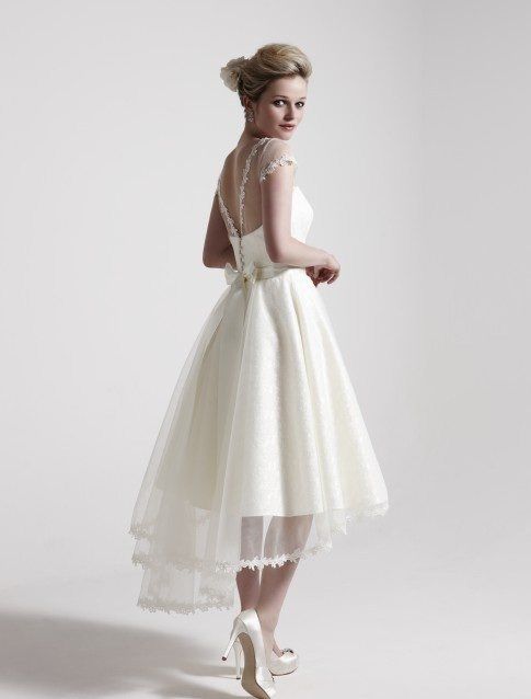 Re: Wedding dress for abroad help please