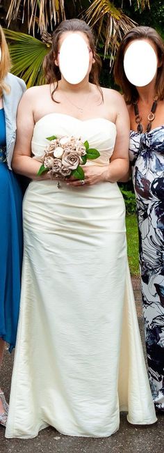 Beautiful, simple, ivory dress size 16 with corset back :) 