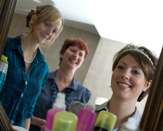 Re: I LOVE my hair and make up artist!!