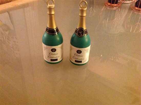 Lots of lovely wedding bits for sale. Collection from South London or postage possible on some items