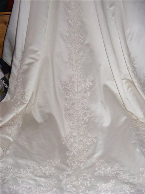 Re: HELP ! wedding dress creases