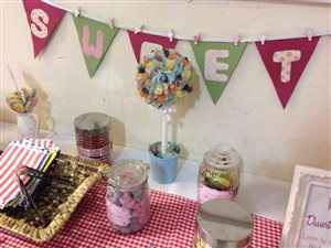 Re: Looking for bunting and a polaroid camera