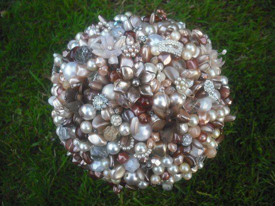 Re: Button/brooch bouquet... flash