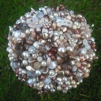 Re: Button/brooch bouquet... flash