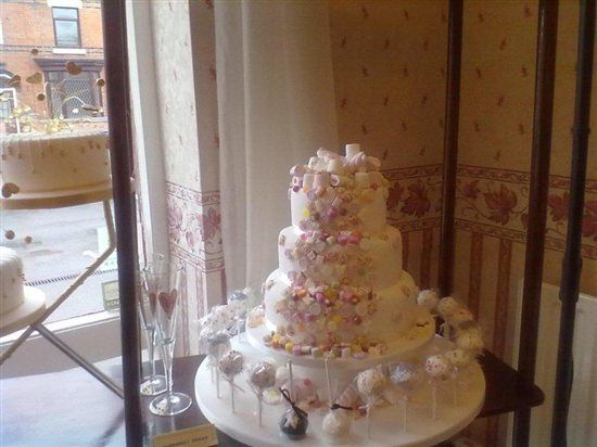 Re: FLASH ME YOUR WEDDING CAKES!