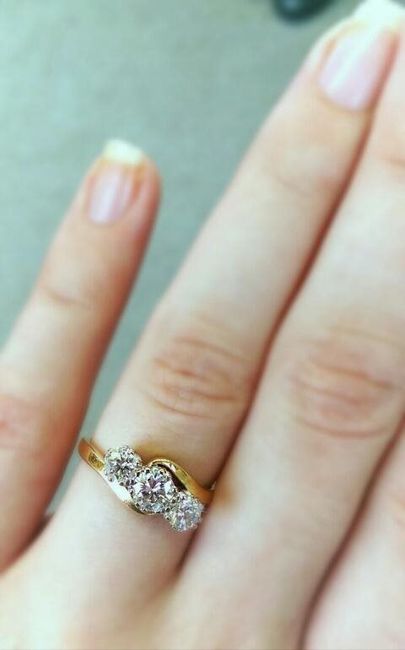 Re: Engagement ring *flash*, anyone else want to join in? :)