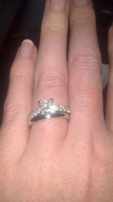 Re: Engagement ring *flash*, anyone else want to join in? :)