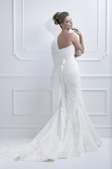 Re: August 2014 brides??