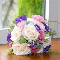 Re: OMs - flash me you holding your bouquet please!