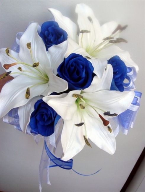 Re: Do bridesmaids flowers have to be the same as the brides?