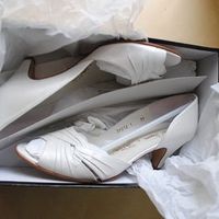 BRAND NEW NEVER WORN Rachel Simpson Flats and Heels