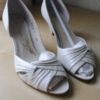 BRAND NEW NEVER WORN Rachel Simpson Flats and Heels