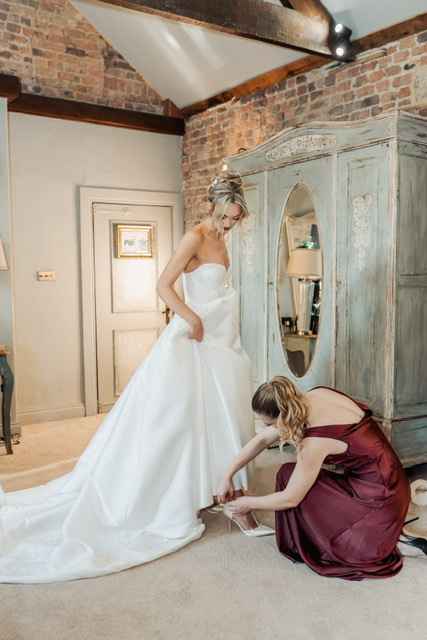 Fastening the shoes!