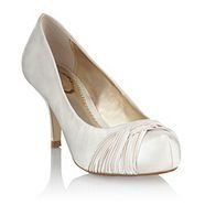 Re: lets all flash our wedding shoes!!!