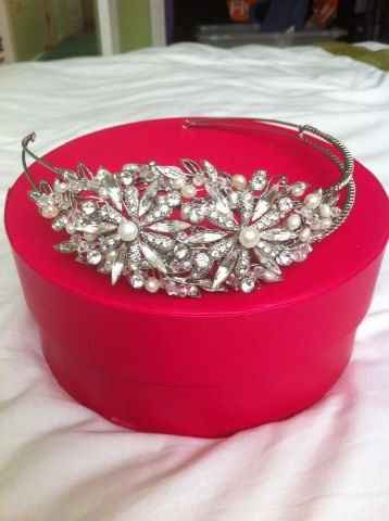 Re: Glitzy Secrets or pearl and crystal side tiara wanted