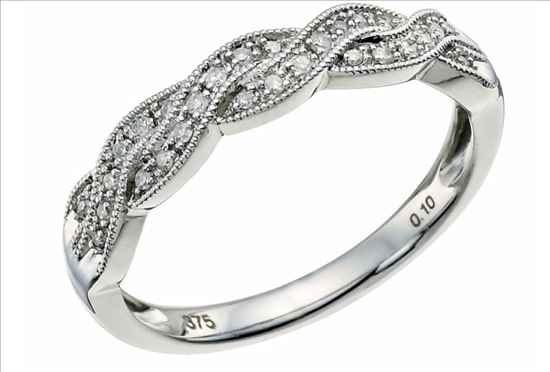9ct White gold and Diamond ring