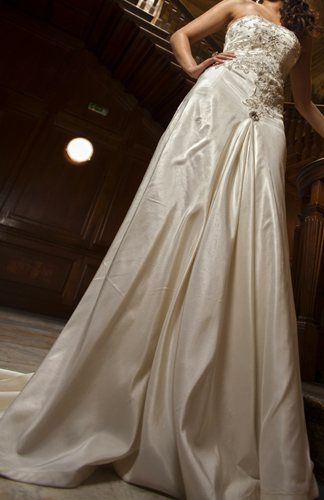 Wedding dress for sale - Pics included (Now half price) 