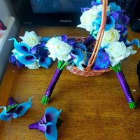 4 bouquet real touch flowers and 2 boutonnieres - 4