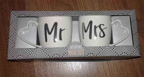 various wedding items / decorations (petal aisle runner, string lights, cake stand, tablecloths) EH4