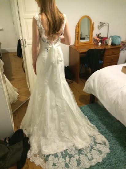 *Flash* Having second thoughts about my dress!