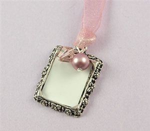 Re: how to remember my mum in my wedding she died 2 yrs ago