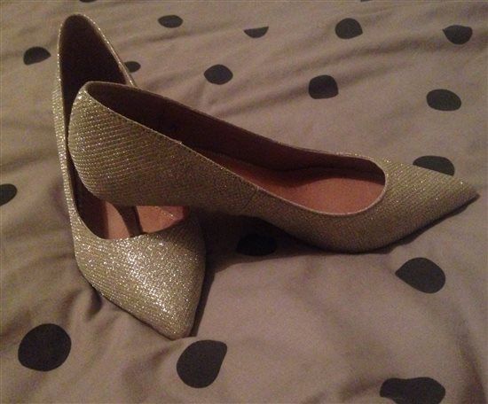 Wedding dress shoes *flash*