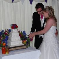 Re: anyone had, having or has anyone just seen a M&S wedding cake?