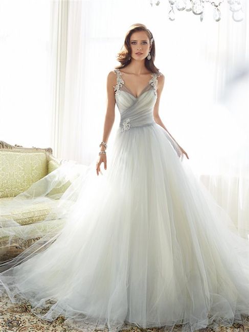 Re: new here and need bridal gown help!!