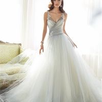 Re: new here and need bridal gown help!!
