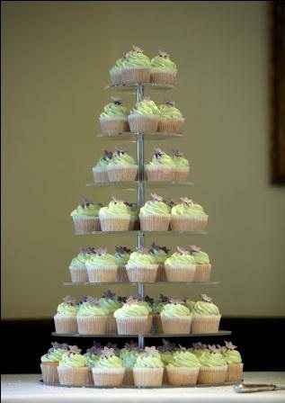 Re: flash me ur wedding cakes!