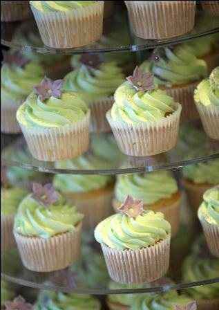 Re: flash me ur wedding cakes!