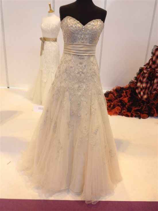 Re: Help identifying a dress