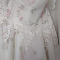Weddind dress and flowers - 1