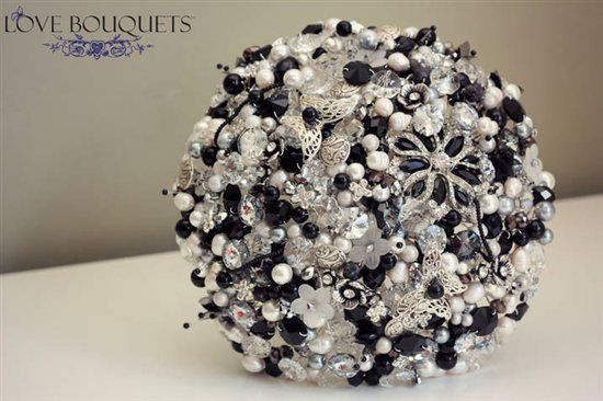 OMG, just had a pic thru of my crystal bouquet - wanna see?