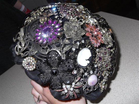 Re: Brooch bouquets and getting it to work