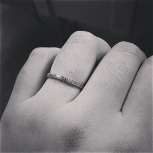 Re: OM's please can you flash me your patterned/engraved wedding bands?    :-)