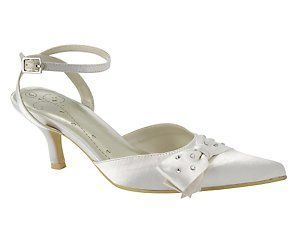 Re: Please help me find shoes for my bridesmaids