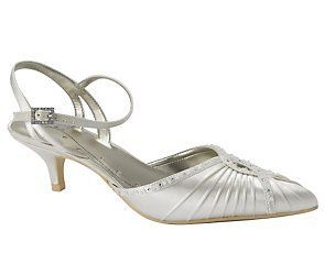 Re: Please help me find shoes for my bridesmaids