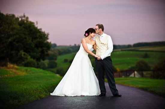 Re: Please post your wedding dress piccies - in a dilemma!