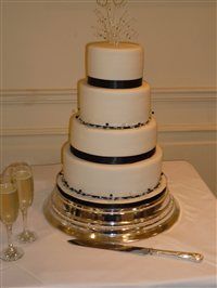 Re: Any other Hitchers thinking a Black & White Colour Scheme?