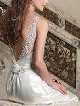 Re: Wedding dresses - is everything strapless? with Flashes
