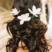 Flash Poll: Long & Loose or Pretty Updo?