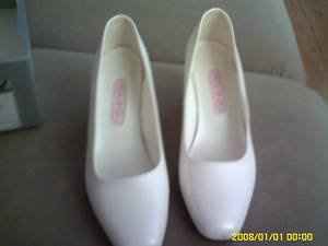 Re: New or Nearly New Wedding Shoes- Size 5