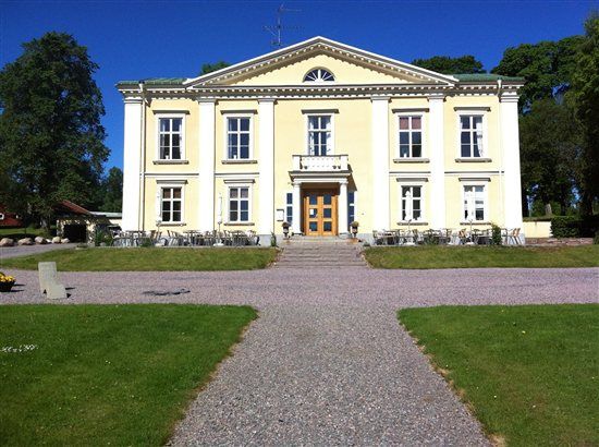 I'll be a Mrs 2 weeks today so *mega flashy*