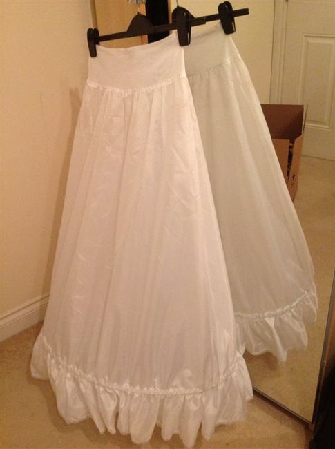 Re: Various wedding items for sale and free wedding magazines all from this summer !!!