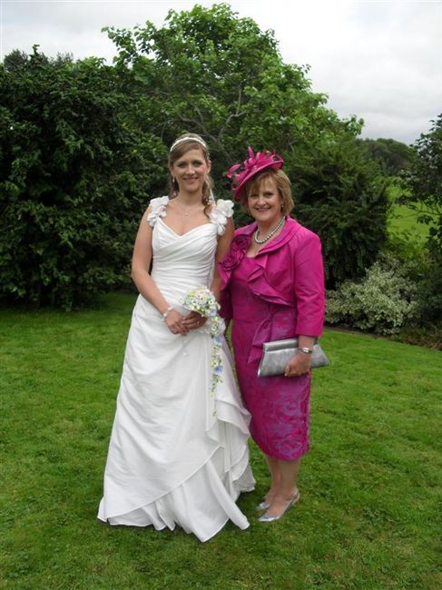 Re: Mother of the Bride - Dress Flash please?