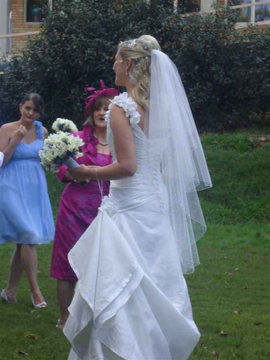 Re: Wedding Dress Trains - Opinions Please!  Especially OM's  **Flashes**